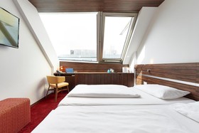 SIMM's Hotel