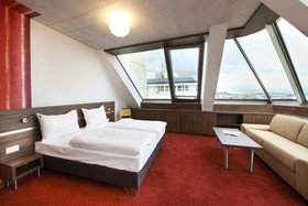 SIMM's Hotel