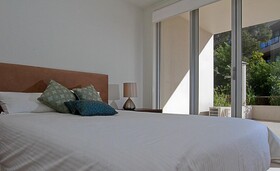 Accommodate Canberra-Trieste