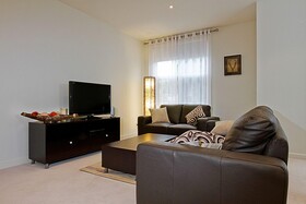 Accommodate Canberra-Trieste