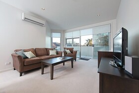 Accommodate Canberra-Trieste