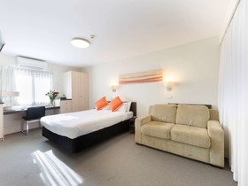 ibis Styles Canberra Tall Trees