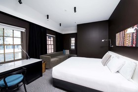 Peppers Gallery Hotel