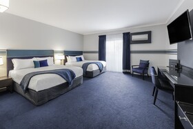 Ramada by Wyndham Diplomat Canberra