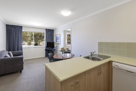 Ramada Encore by Wyndham Belconnen Canberra
