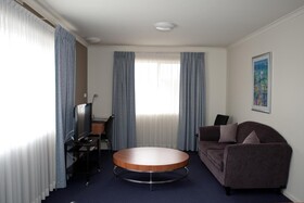 Ramada Encore by Wyndham Belconnen Canberra
