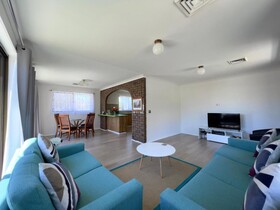 Garden Court Motel