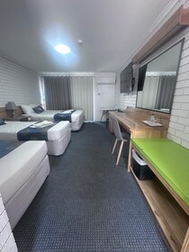 Garden Court Motel