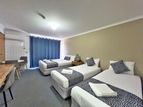 Garden Court Motel