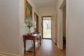 Red Brick Beauty Central Cottage