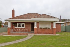 Red Brick Beauty Central Cottage
