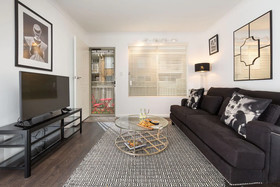 The Manhattan - Central & Sophisticated