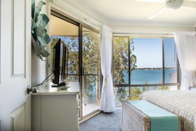 Anne's Waterfront Haven Bed & Breakfast