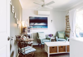 Anne's Waterfront Haven Bed & Breakfast