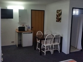 Hideaway Motor Inn