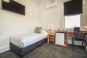 Melton Hotel