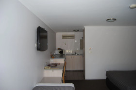 Sportsmans Motor Inn