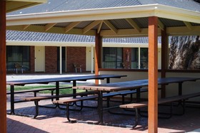 Sportsmans Motor Inn