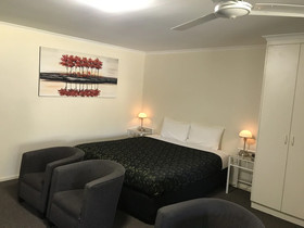 Sportsmans Motor Inn