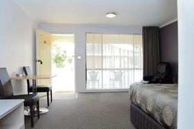 Sportsmans Motor Inn