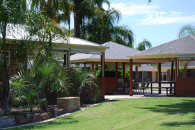 Sportsmans Motor Inn