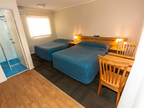 Bay Executive Motel