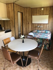 Pleasurelea Tourist Resort & Caravan Park