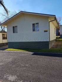 Pleasurelea Tourist Resort & Caravan Park