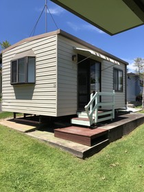 Pleasurelea Tourist Resort & Caravan Park