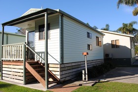 Pleasurelea Tourist Resort & Caravan Park