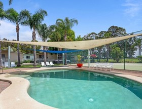 Pleasurelea Tourist Resort & Caravan Park