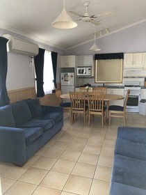 Pleasurelea Tourist Resort & Caravan Park