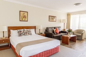 Littomore Hotel & Suites