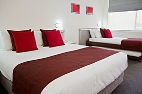 Littomore Hotel & Suites