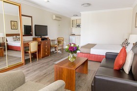 Littomore Hotel & Suites