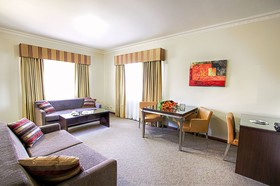 Littomore Hotel & Suites