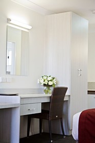 Littomore Hotel & Suites