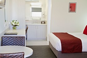Littomore Hotel & Suites