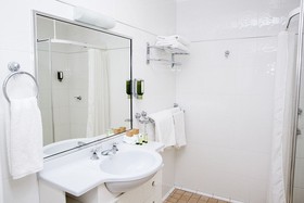 Littomore Hotel & Suites