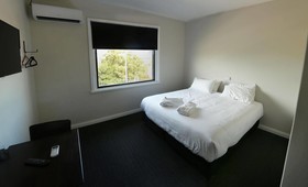 Gunyah Hotel