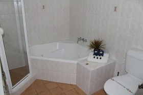 Lakeview Motor Inn