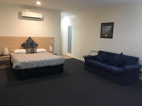 Lakeview Motor Inn
