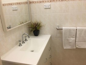 Lakeview Motor Inn