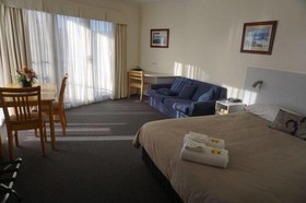 Lakeview Motor Inn