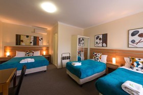 3 Sisters Motel
