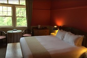 Jenolan Caves House
