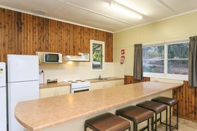 Reflections Burrinjuck Waters Holiday & Caravan Park