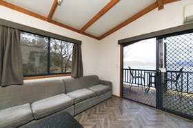 Reflections Burrinjuck Waters Holiday & Caravan Park