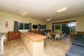 Reflections Burrinjuck Waters Holiday & Caravan Park