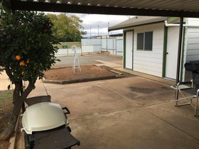 Away Cottages Broken Hill